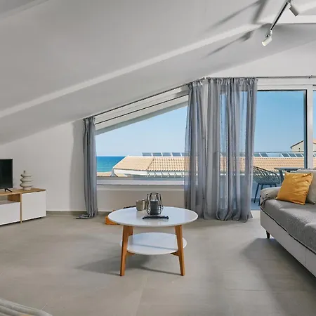 Daire Sofita - Beachfront 2br With Sea View, By Tk Premium