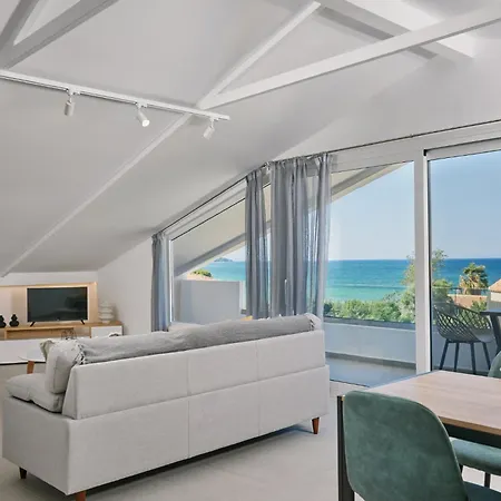 Sofita - Beachfront 2br With Sea View, By Tk Premium Daire Argassi
