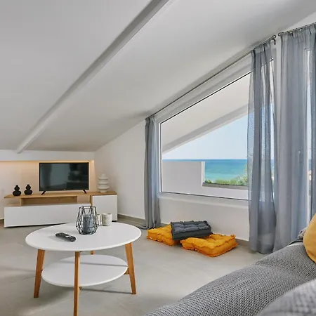 Sofita - Beachfront 2br With Sea View, By Tk Premium Daire