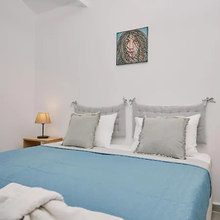 Daire Sofita - Beachfront 2br With Sea View, By Tk Premium *