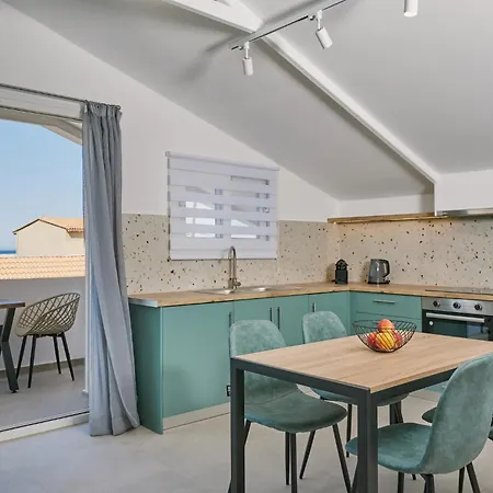 Daire Sofita - Beachfront 2br With Sea View, By Tk Premium Argassi
