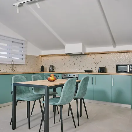 Daire Sofita - Beachfront 2br With Sea View, By Tk Premium