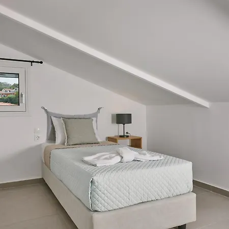 Daire Sofita - Beachfront 2br With Sea View, By Tk Premium Argassi