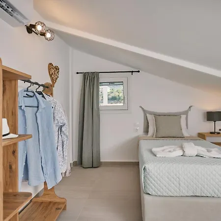 Sofita - Beachfront 2br With Sea View, By Tk Premium Daire Argassi