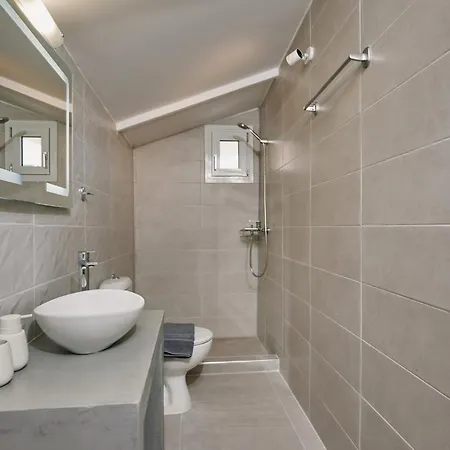 Sofita - Beachfront 2br With Sea View, By Tk Premium Daire *